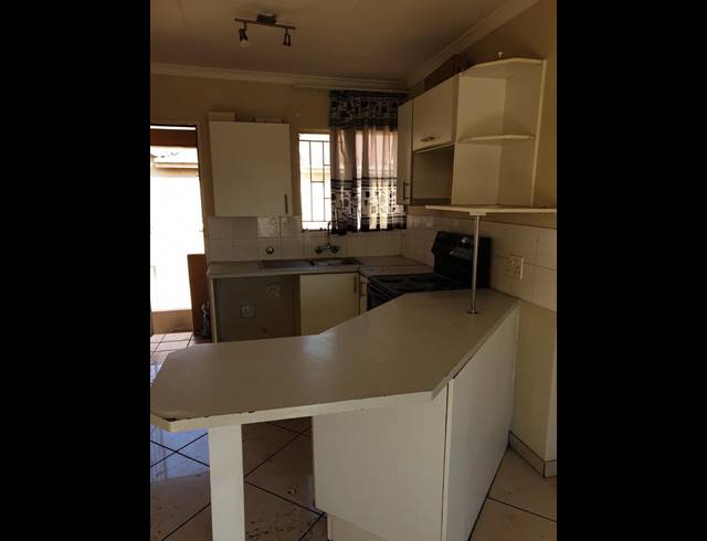 2 BEDROOM PROPERTY TO RENT IN LAKEFIELD
